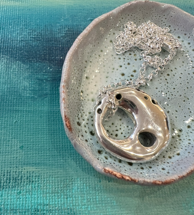 Noodle &amp; Meow - Silver hagstone pendant 