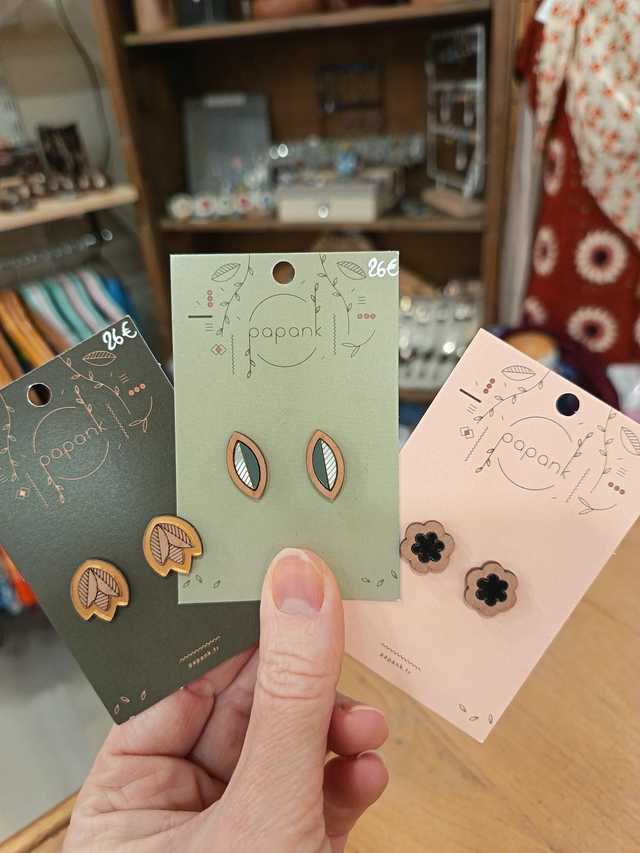 Boucles à 26€ puces Bois / plexiglas