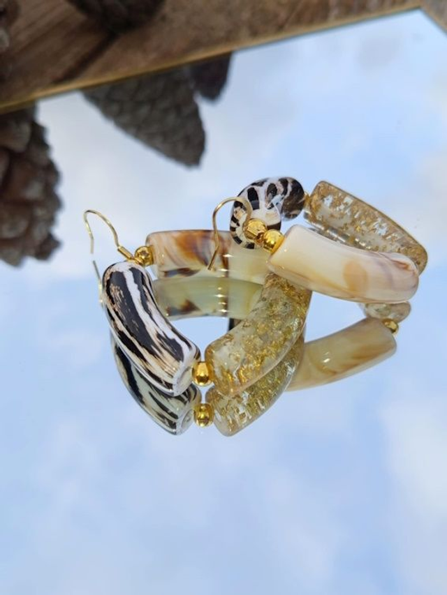 Boucles d&#039;oreilles perles tubes incurvées Indrani Bagh Ki Chamak