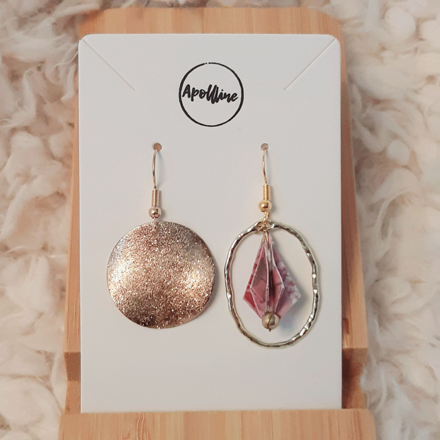 LES DIFFÉRENTES – boucles d&#039;oreilles asymétriques en origami