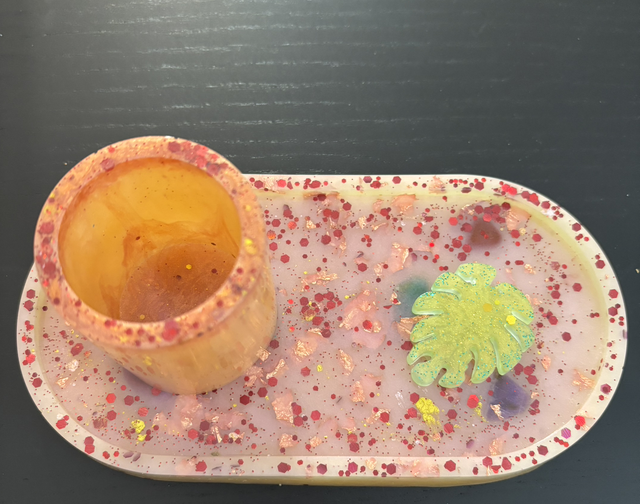 PLATEAUX AVEC PORTE STYLO EN RÉSINE 