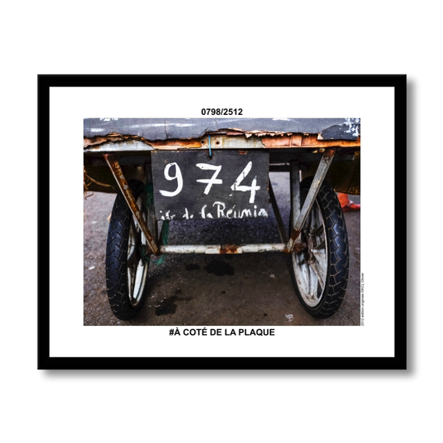 0798/2512 #À CÔTÉ DE LA PLAQUE 