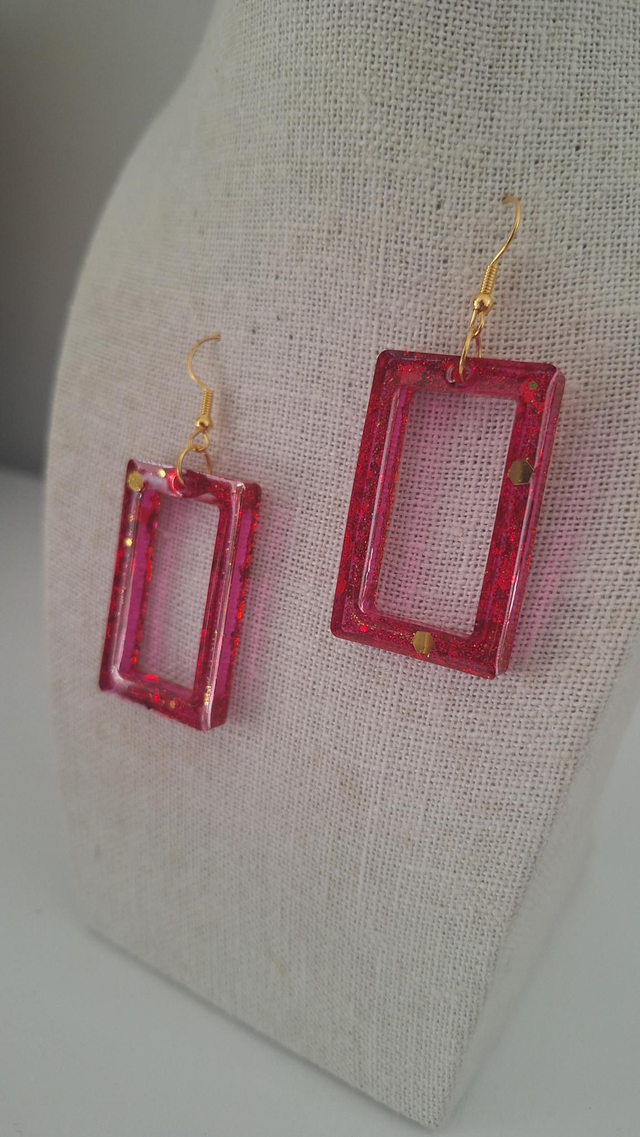 Boucles oreilles rectangles rose et paillettes dorées 