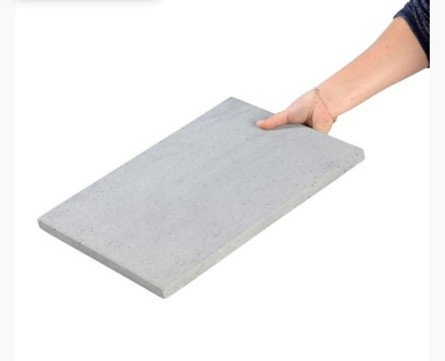 Pierre de lave 35 cm par 35 cm  et 2 cm d&#039;épaisseur 