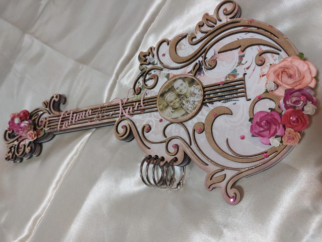 Livre d&#039;or forme guitare