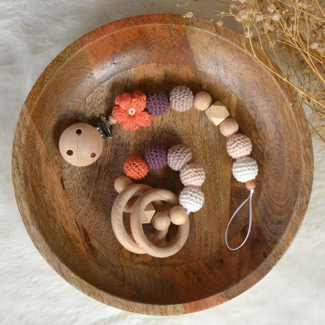 Hochet et/ou attache tétine fleur corail/mauve