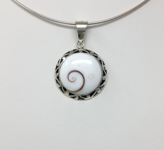 PENDENTIF ROND EN OEIL DE STE LUCIE DOS NATUREL VENDU SANS CHAINE - OSLP17056