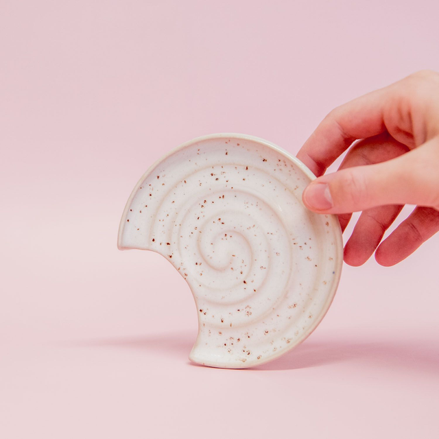 spoon rest (white swirl)