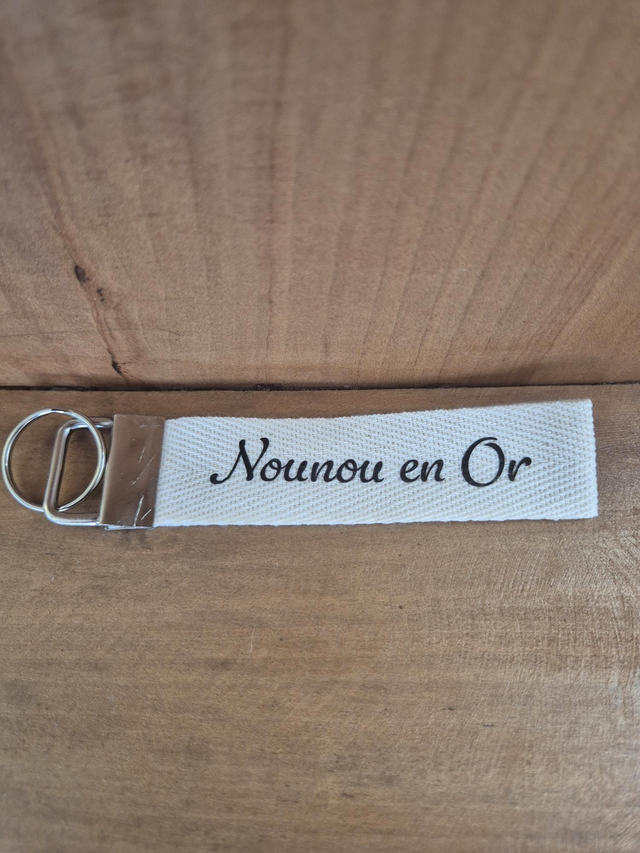 Porte clef ruban "Nounou en or "