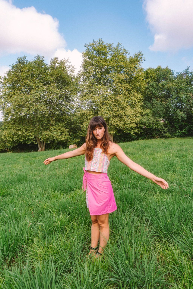 Jupe courte rose et fleurs - Horizon