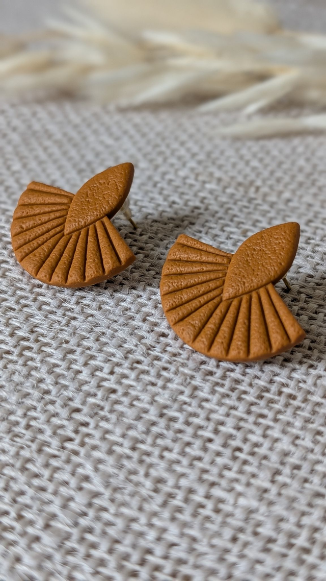 Boucles d'oreilles jaune moutarde en pâte polymère