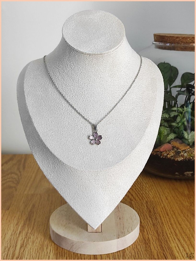 Collier fleur émail rose