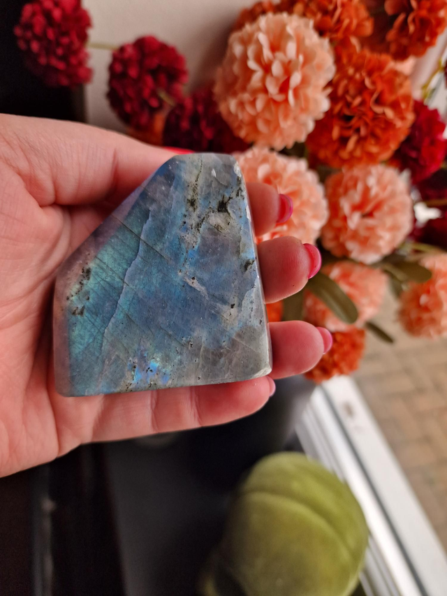Labradorite cut base