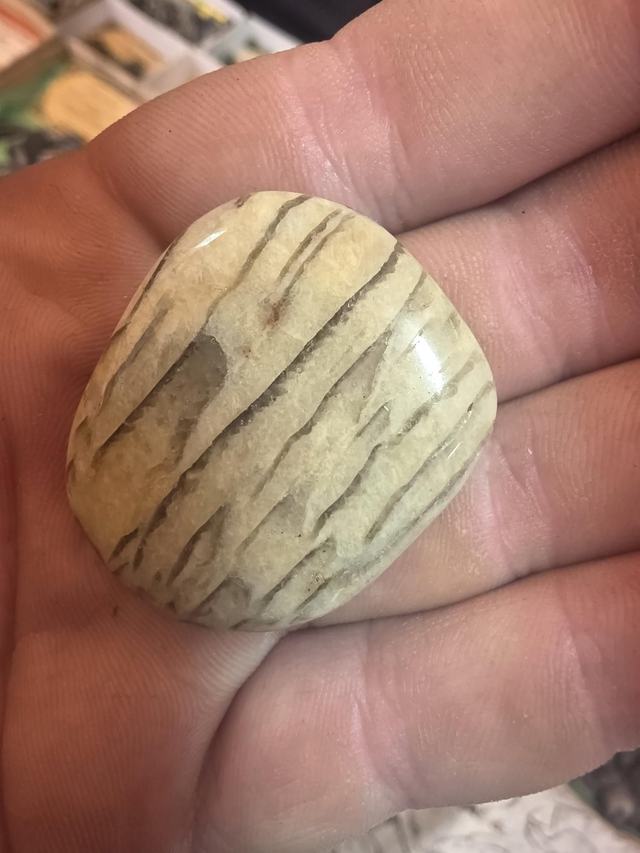 Graphic granite palmstone