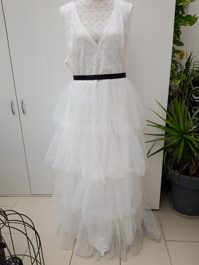 Robe De Mariée Civile Blanche Et Noire A Volants Tulle Dentelles Taille 52