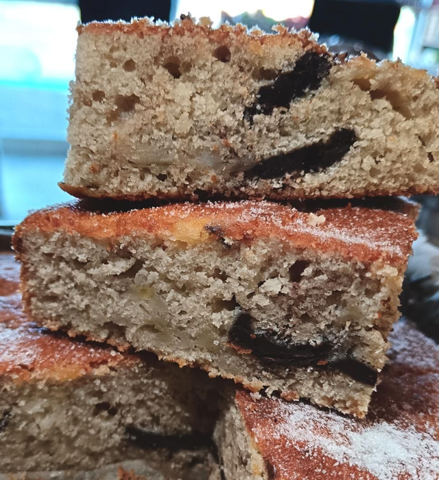 Banana and dark chocolate cake