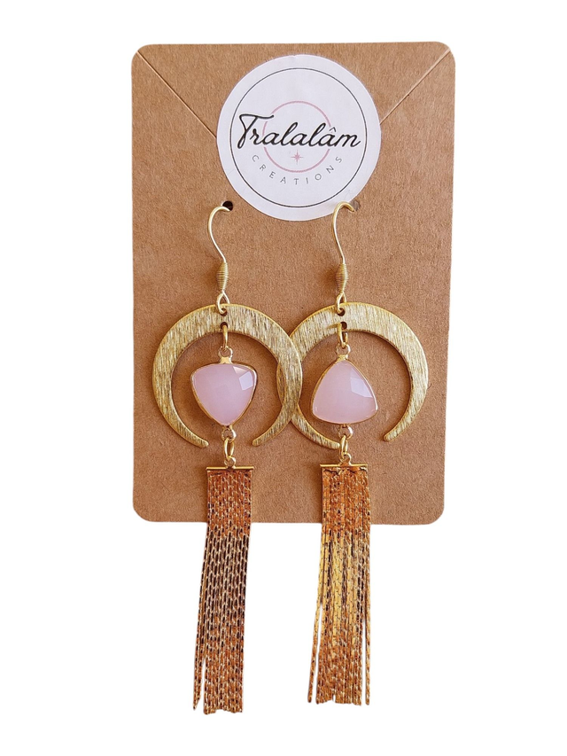 ✨Boucles d’oreilles &quot;lunes franges dorées et cabochons rose opale&quot;✨