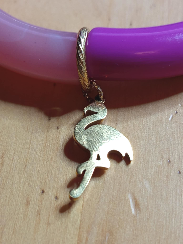 Bracelet perles tubes incurvées acrylique Gulabi Pakshi