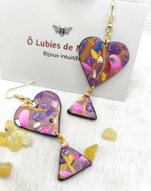 Boucles d’oreilles cœurs artisanales en argile polymère – Histoire de cœurs