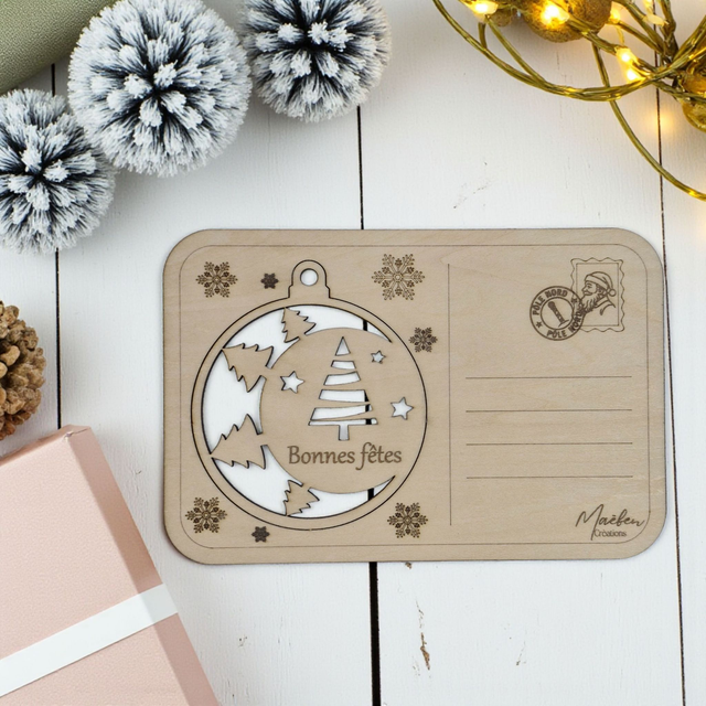 Carte postale avec boule de Noël en bois, gravée et personnalisée - décoration de sapin, déco Sapin design
