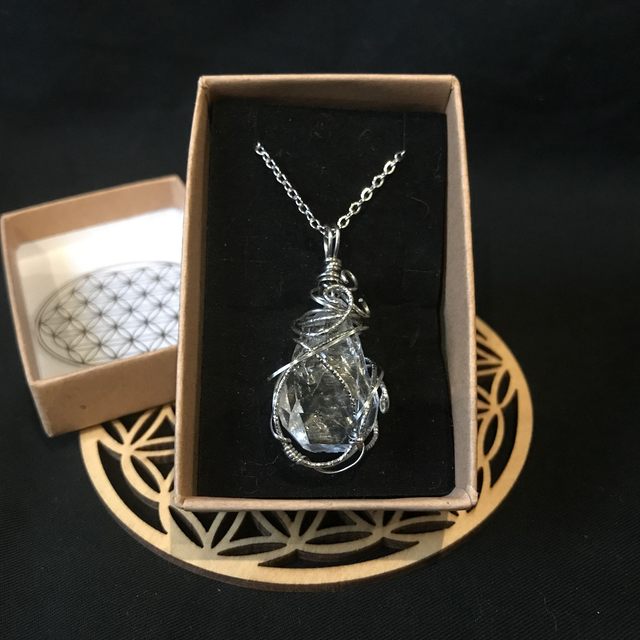 Pendentif QUARTZ ENHYDRO - BIJOU ARTISANAL Gamme &quot;DANA&quot; - [fils et chaîne INOX]