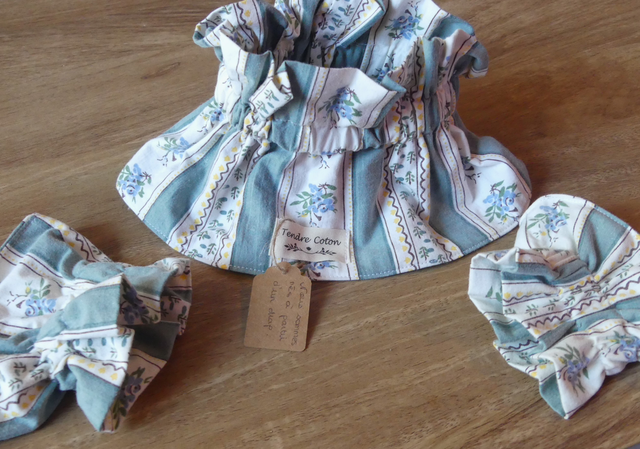 Col et manchettes amovibles 