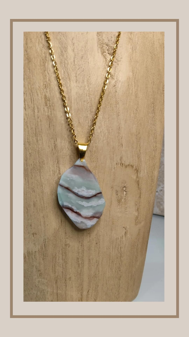 Collier &quot;la naturelle&quot; forme pierre 