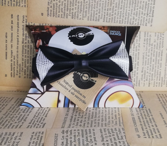 Noeud papillon chambre à air et chute de cuir.