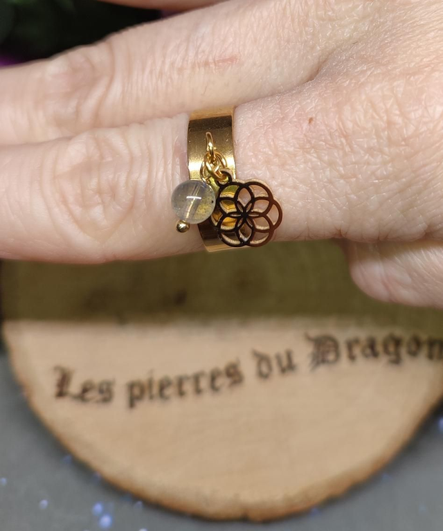 Bague réglable dorée labradorite et fleur de vie