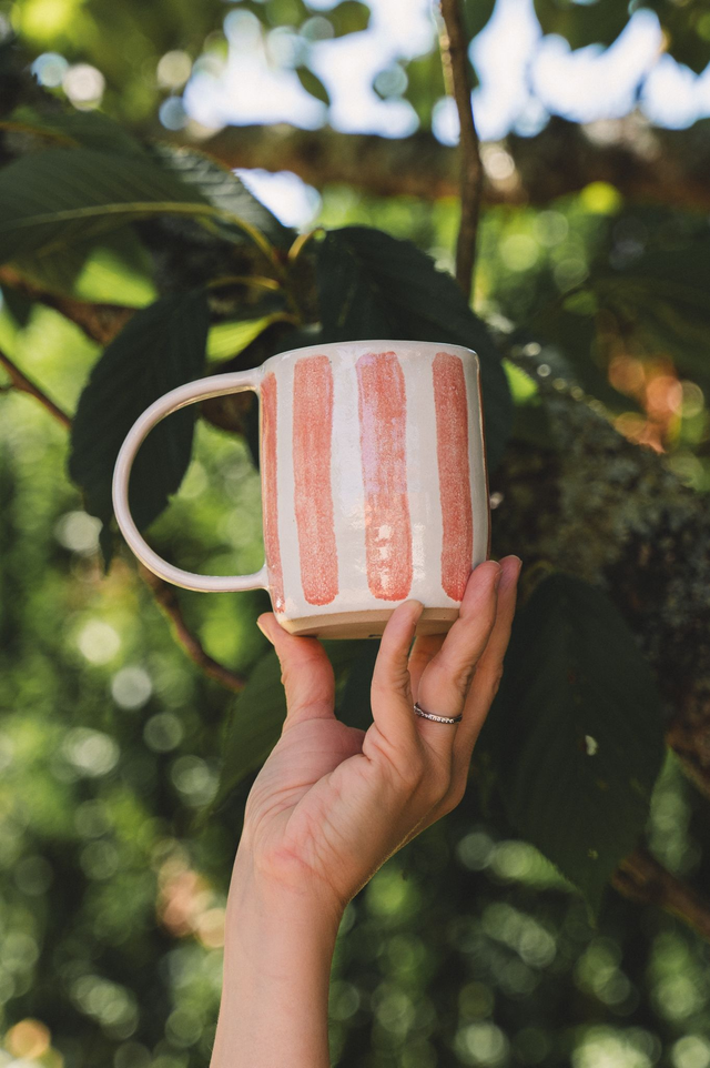Mug blanc avec rayures roses 🩷