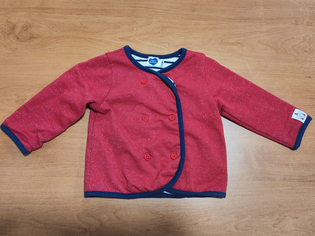 Gilet rouge brillant en 12 mois