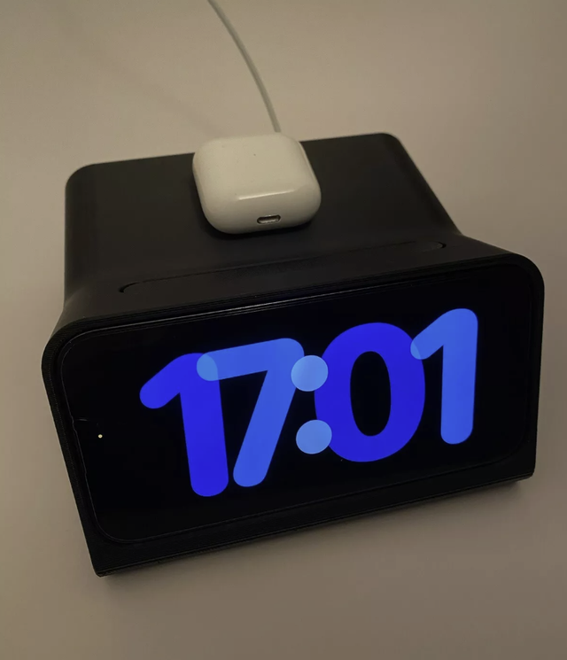 Standby Dock For iPhone 14 Pro