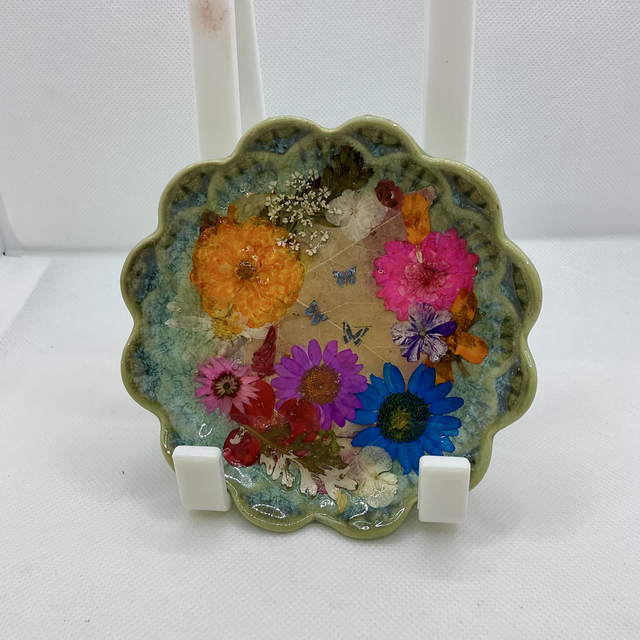 Green ring trinket tray with pressed flowers and resin.
