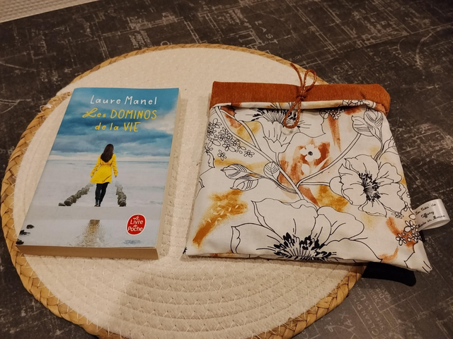 Pochette à livre de poche 