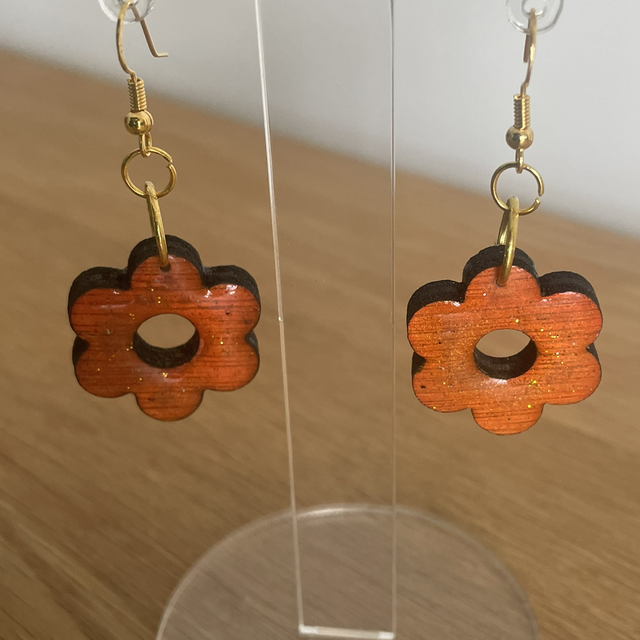 Boucles d oreilles fleurs oranges 