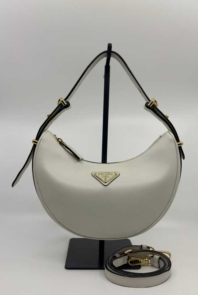 BOLSO ARQUÉ EN PIEL PRADA