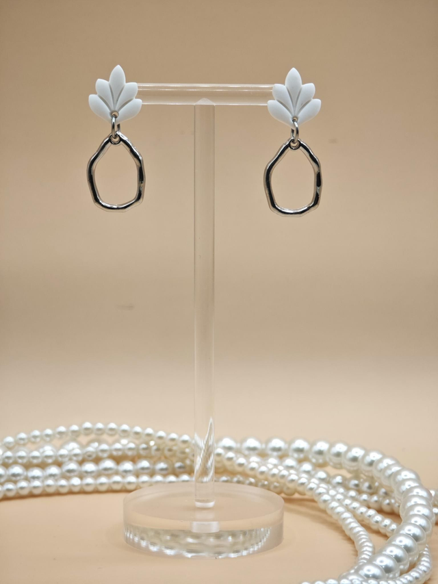 Kolekcija SILVER - Srednji viseči uhani listi s srebrnim dodatkon