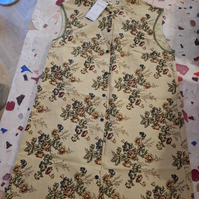 Luc13 robe fleurs fond beige
