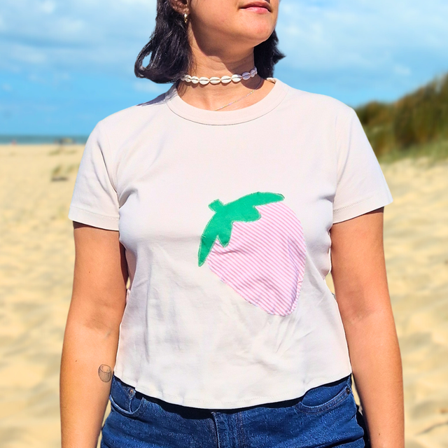 T-shirt upcyclé patchwork Fraise – Taille S M
