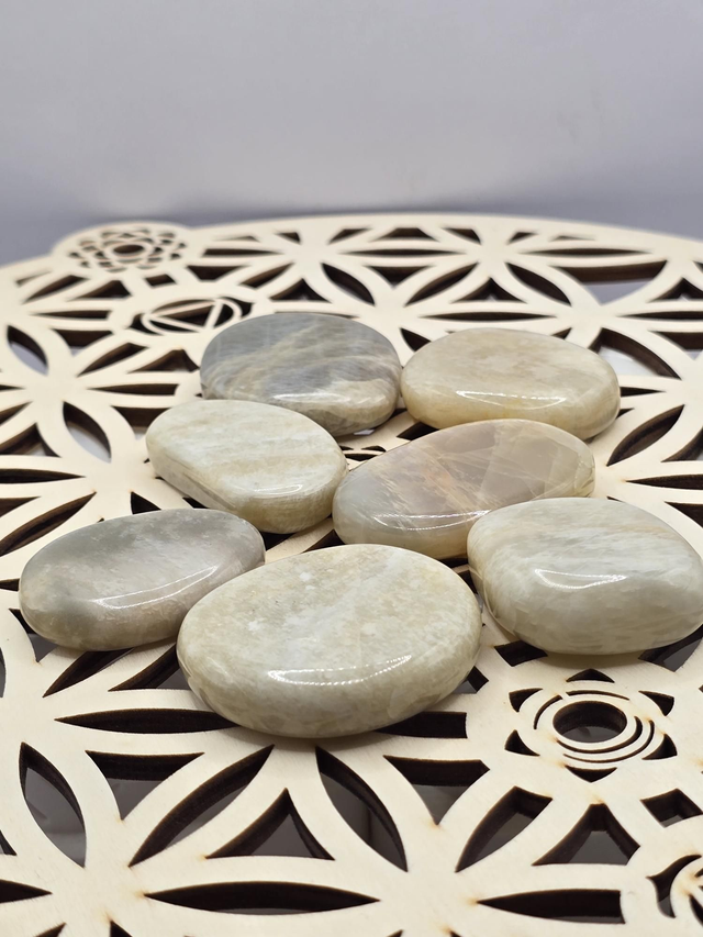 Pierre plate en Pierre de lune beige 