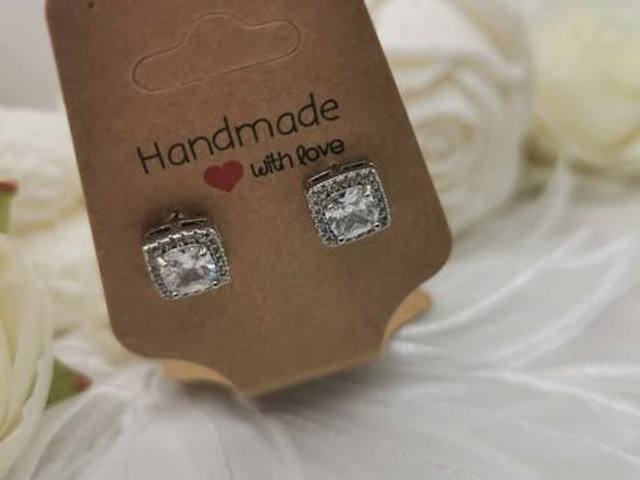 Clous d'oreilles en acier inoxydable et zircon