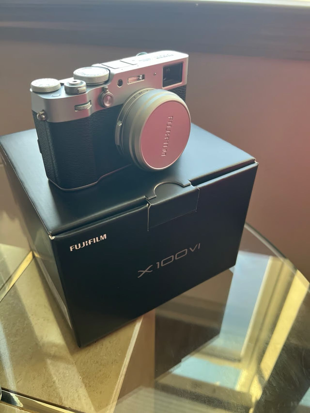 Fujifilm X100VI Camera – Silver, Original Box &amp; Battery