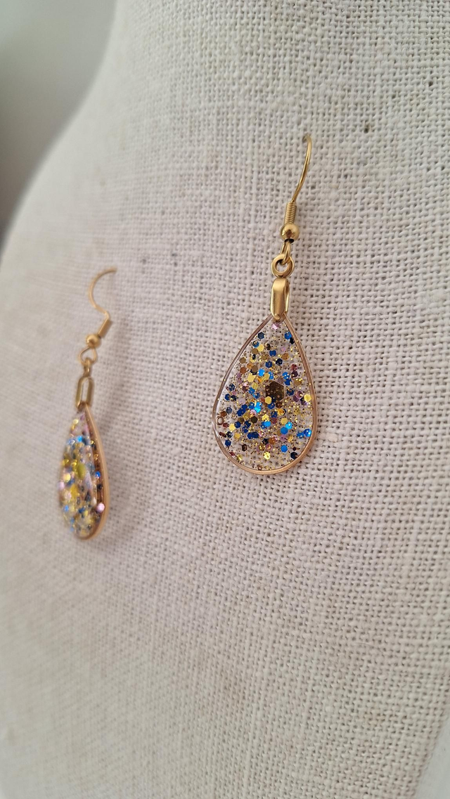 Boucles oreilles gouttes paillettes bleu rose or