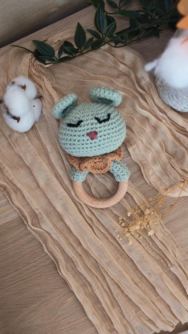 Le Petit Compagnon – Hochet crochet et bois