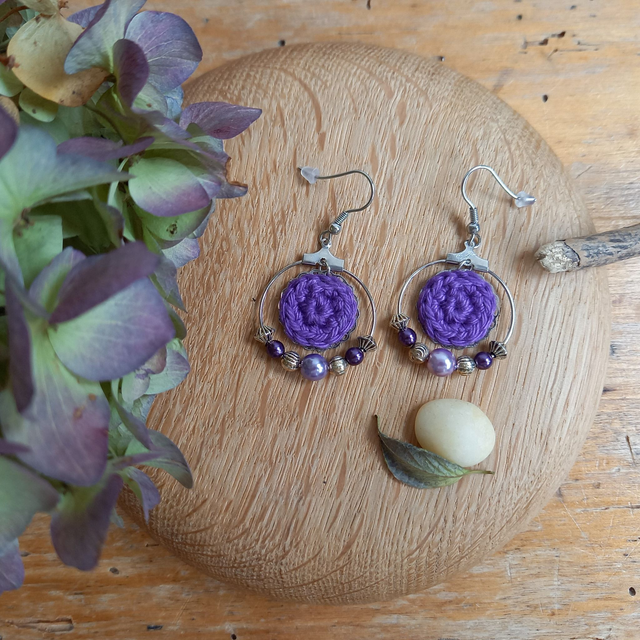 Parure violette et argentée - Boucles d'oreille violettes type créoles