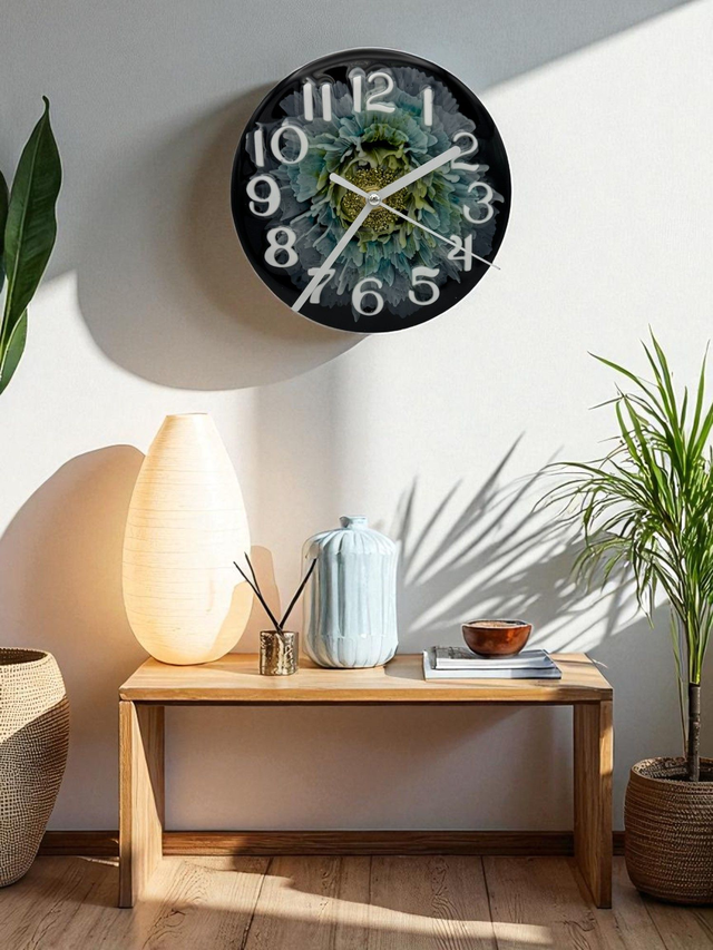 Small Resin Black Clock with 3D Bloom