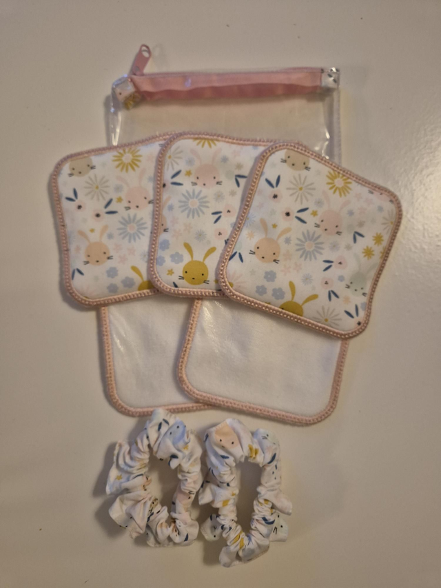 Trousse + lingettes + chouchous petits lapins