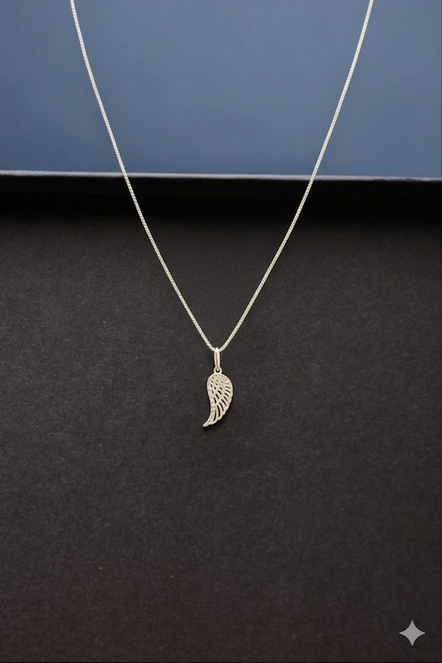 Pingente prata  asa trabalhada vazada