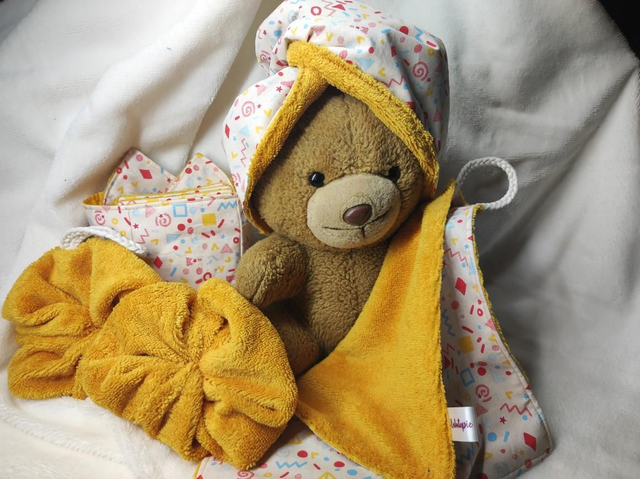 Ensemble visage et douche graffitis jaune