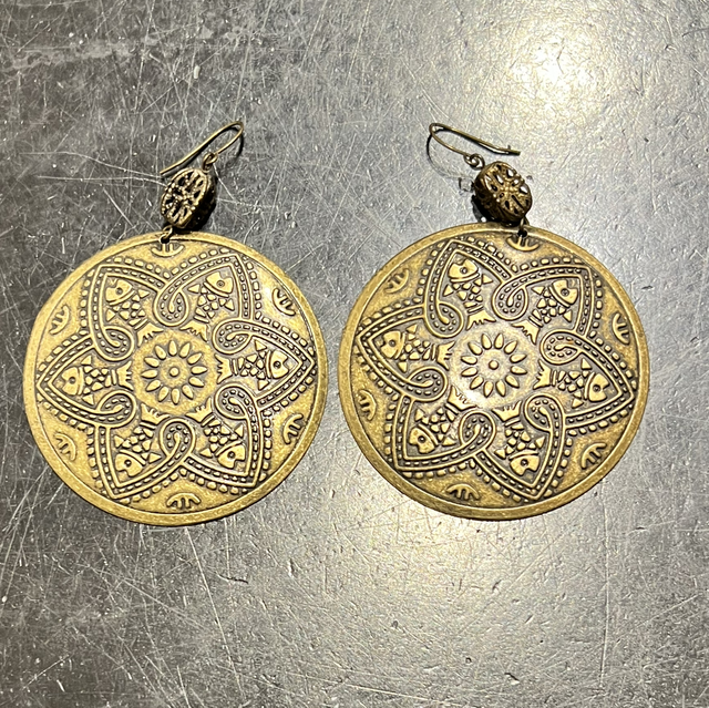 Ohrringe mit Mandala Prägung 